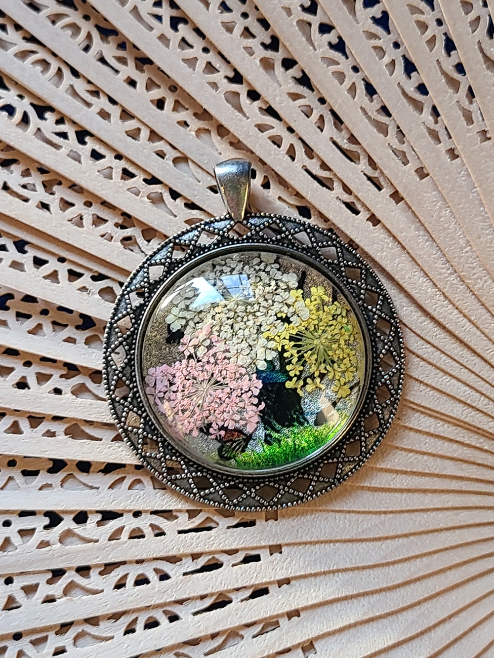 Vintage Yellow Pink Green Floral Resin Pendant Necklace - Picture 8 of 11